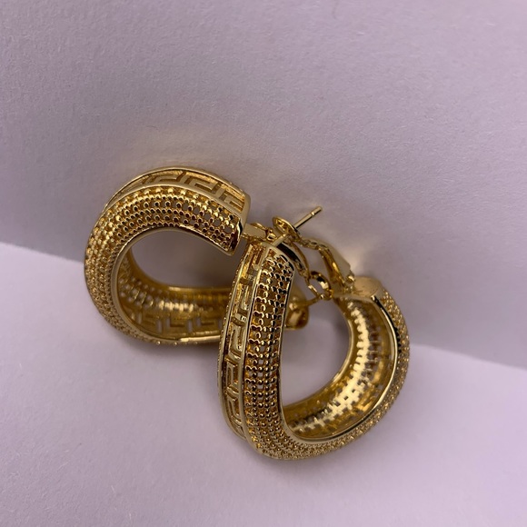 Triangle Shaped Earrings and Pendant Long Lasting Jewelry Set - Picture 11 of 15